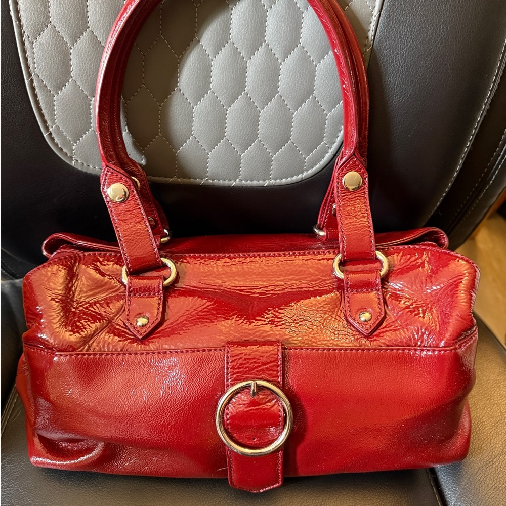 BUTLER bag in patent red with inner organizer